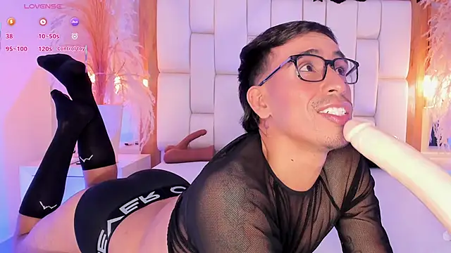 Snapshot of Mr_aronnn_ chatting on 02.08.26 Mr aronnn online show from 02.08.26