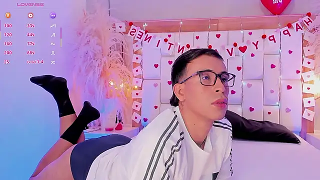 Snapshot of Mr_aronnn_ chatting on 02.15.26 Mr aronnn online show from 02.15.26