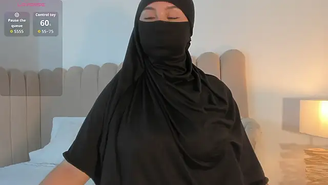Snapshot of _Amirah chatting on 07.24.26 Amirah online show from 07.24.26