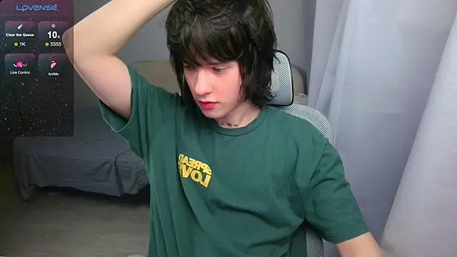 Snapshot of LeonBoykisser chatting on 05.09.26 LeonBoykisser online show from 05.09.26