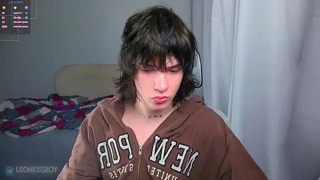 Snapshot of LeonBoykisser chatting on 06.10.26 LeonBoykisser online show from 06.10.26