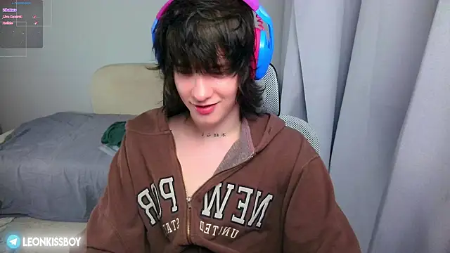 Snapshot of LeonBoykisser chatting on 06.11.26 LeonBoykisser online show from 06.11.26