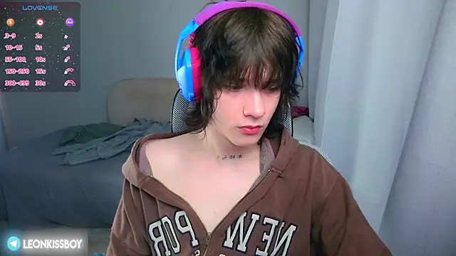Snapshot of LeonBoykisser chatting on 06.12.26 LeonBoykisser online show from 06.12.26