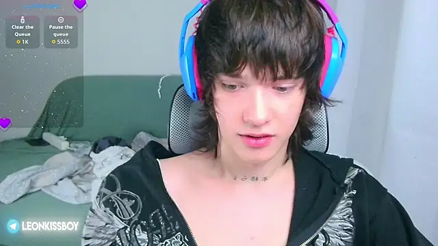 Snapshot of LeonBoykisser chatting on 07.10.26 LeonBoykisser online show from 07.10.26