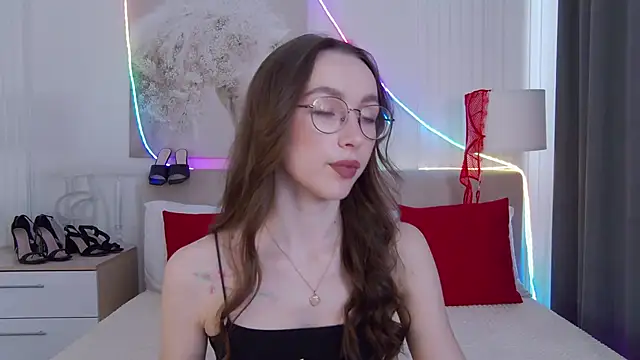 Snapshot of Emily_Simon chatting on 05.06.26 Emily Simon online show from 05.06.26
