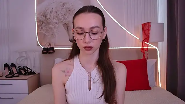 Snapshot of Emily_Simon chatting on 05.18.26 Emily Simon online show from 05.18.26