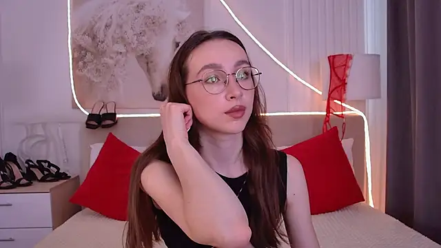 Snapshot of Emily_Simon chatting on 05.19.26 Emily Simon online show from 05.19.26