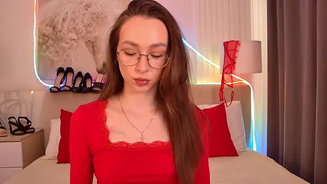 Snapshot of Emily_Simon chatting on 06.12.26 Emily Simon online show from 06.12.26