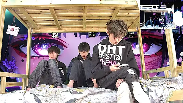 xiaohuangren01 online show from 02.05.26