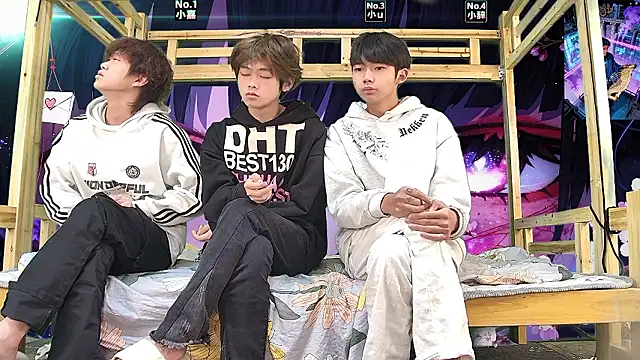 xiaohuangren01 online show from 03.18.26