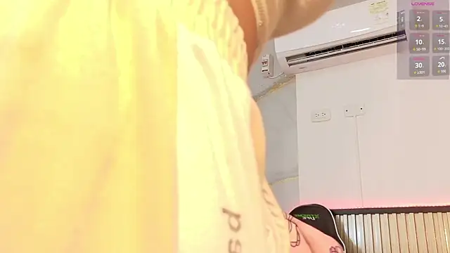 Scarlet Vixen  online show from 02.18.26