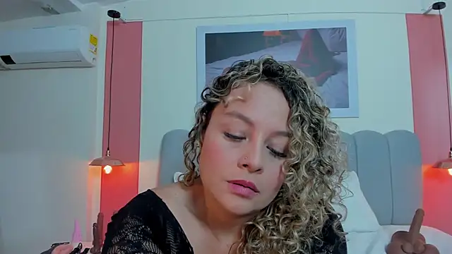 EmmaBoyd online show from 06.16.26