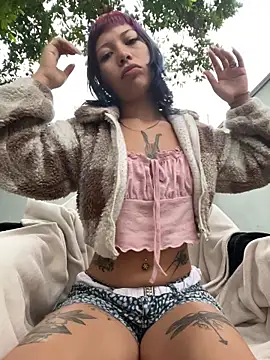 Snapshot of Namii_cute chatting on 02.19.26 Namii cute online show from 02.19.26