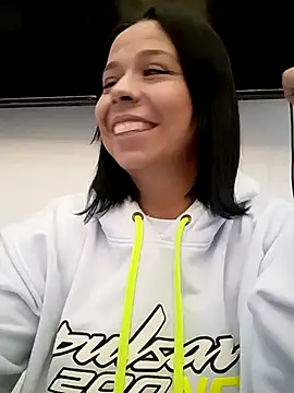 Snapshot of RossyAlvarez chatting on 07.23.26 RossyAlvarez online show from 07.23.26
