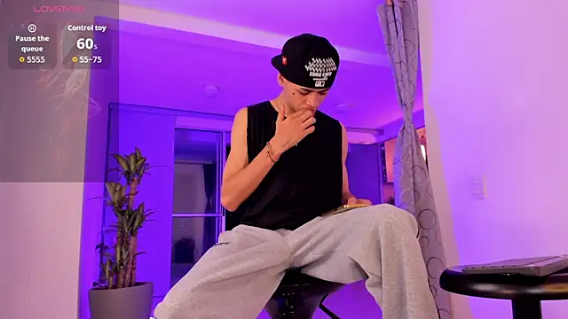 Snapshot of LennerCollins_ chatting on 04.05.26 LennerCollins online show from 04.05.26