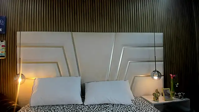 Xara Shadow online show from 05.02.26