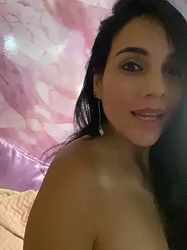Snapshot of Miaswwe chatting on 05.21.26 Miaswwe online show from 05.21.26