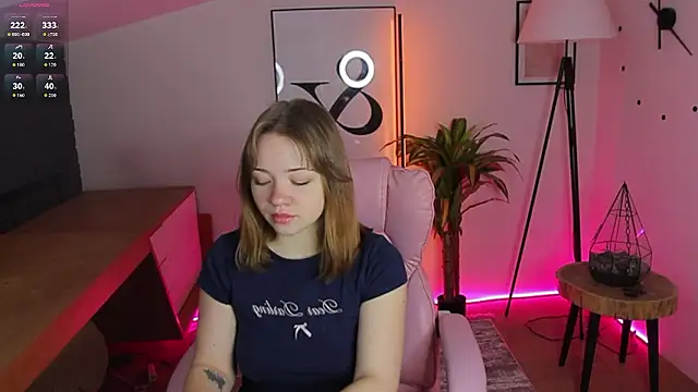 Kiss Moon online show from 03.05.26