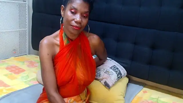 Snapshot of EbonyEmpressMilf chatting on 06.05.26 EbonyEmpressMilf online show from 06.05.26