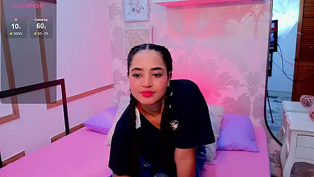 Snapshot of Emma_Thompssonn chatting on 08.01.26 Emma Thompssonn online show from 08.01.26