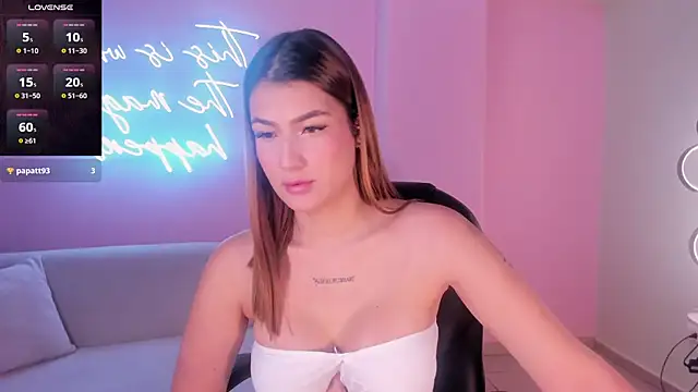 BellaThompsonX online show from 02.20.26