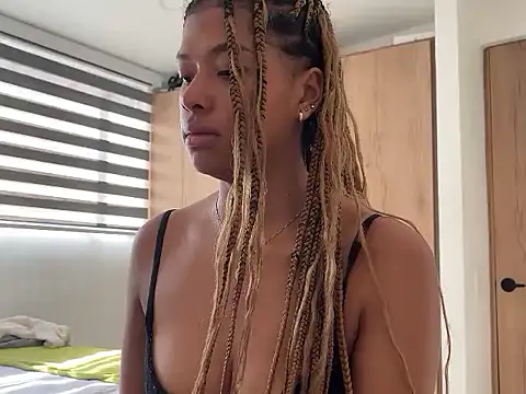 Sofhii online show from 02.04.26