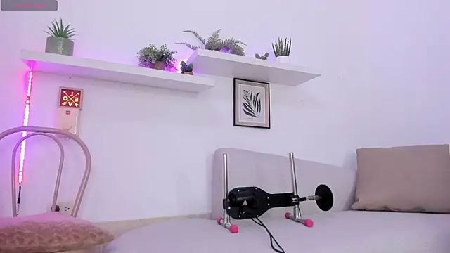 Amira Alzahra online show from 08.03.26