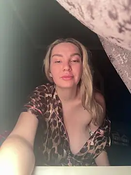 Snapshot of Evananse chatting on 02.10.26 Evananse online show from 02.10.26