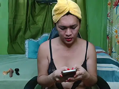 Snapshot of urslutscarlet chatting on 03.17.26 urslutscarlet online show from 03.17.26