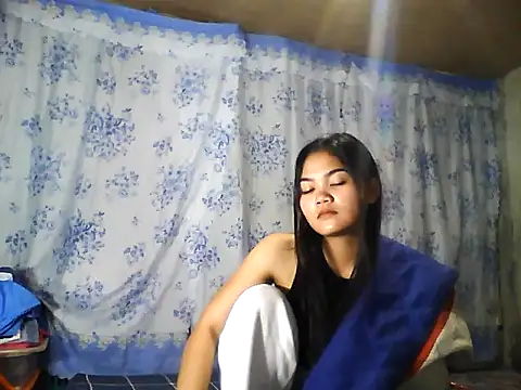 PinaySkinnyJust18 online show from 03.26.26