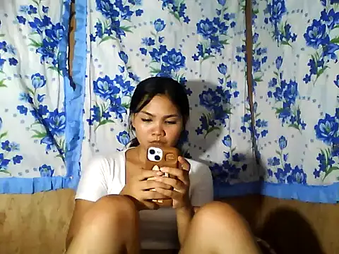 PinaySkinnyJust18 online show from 04.13.26