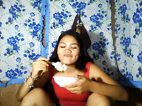 PinaySkinnyJust18 online show from 04.29.26