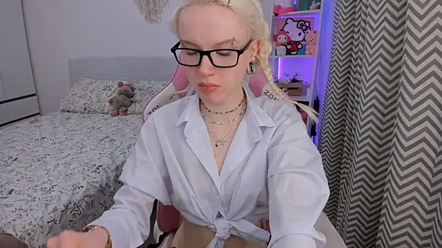 Mia WaterFall online show from 02.06.26