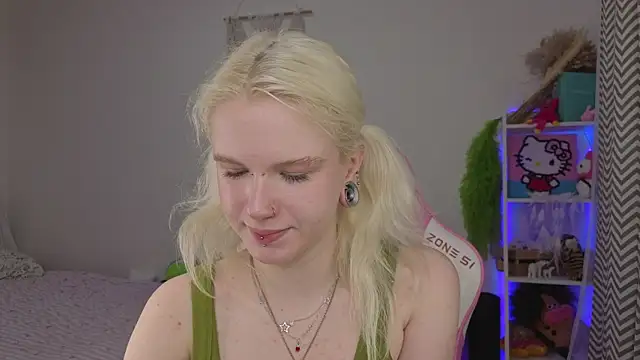 Mia WaterFall online show from 04.22.26