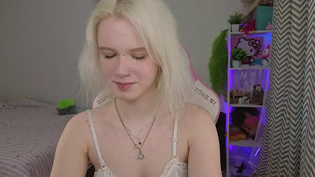 Mia WaterFall online show from 04.29.26