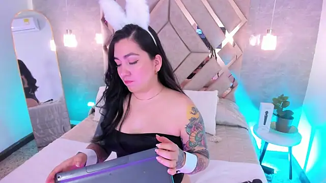 KathiaJenner online show from 02.11.26