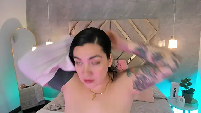 KathiaJenner online show from 02.17.26