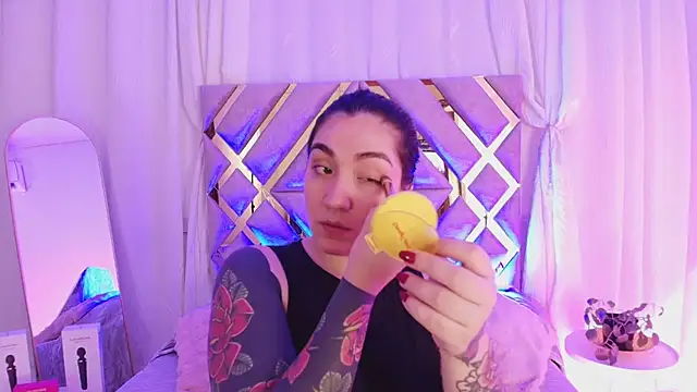 KathiaJenner online show from 07.11.26