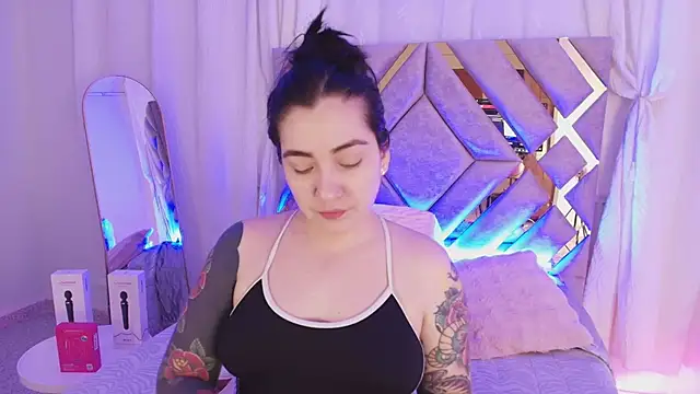 KathiaJenner online show from 07.13.26