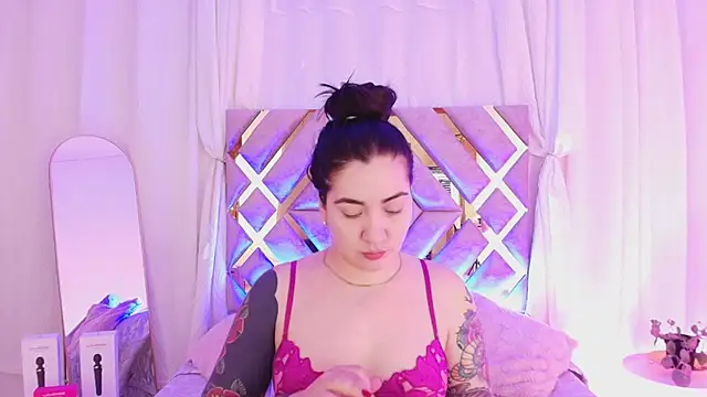 KathiaJenner online show from 07.25.26