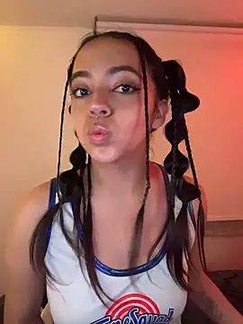 Snapshot of laraa_rous chatting on 05.08.26 laraa rous online show from 05.08.26