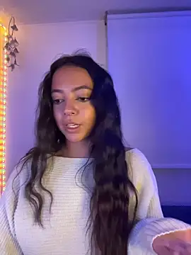 Snapshot of laraa_rous chatting on 05.14.26 laraa rous online show from 05.14.26