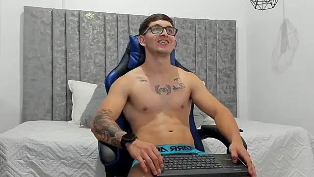 Calvin Hunter online show from 02.07.26