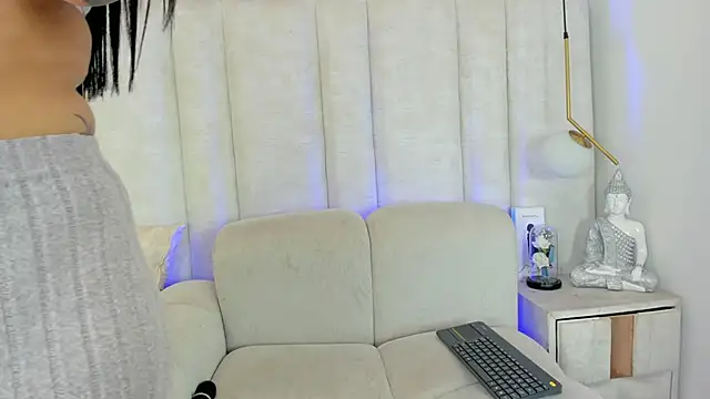Im LunaLuxe online show from 05.08.26