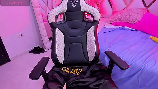 Snapshot of tatiana__ayala chatting on 02.20.26 tatiana ayala online show from 02.20.26