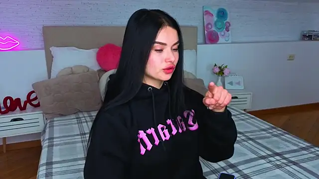 Snapshot of Silena_sky chatting on 04.19.26 Silena sky online show from 04.19.26