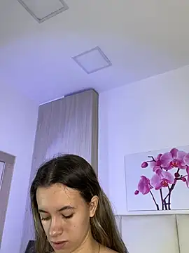 Snapshot of JuliaColemann chatting on 06.05.26 JuliaColemann online show from 06.05.26