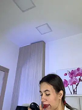Snapshot of JuliaColemann chatting on 06.11.26 JuliaColemann online show from 06.11.26