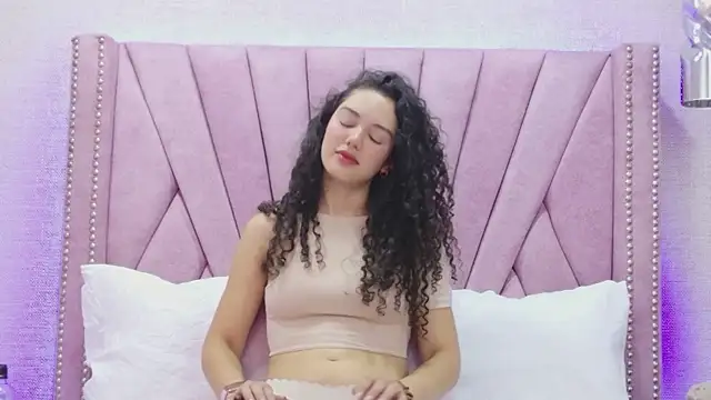 Snapshot of RoxanaAngel chatting on 02.04.26 RoxanaAngel online show from 02.04.26