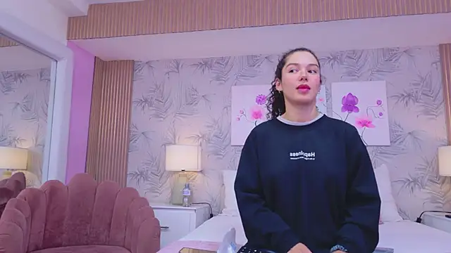 Snapshot of RoxanaAngel chatting on 02.17.26 RoxanaAngel online show from 02.17.26